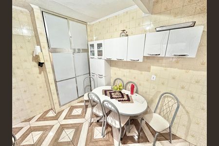 Casa para alugar com 130m², 2 quartos e 1 vaga Casa para alugar com 130m², 2 quartos e 1 vagaCozinha