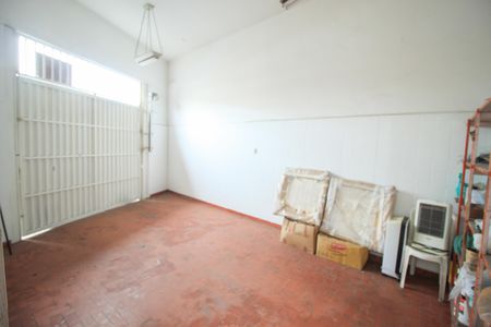 Garagem de casa à venda com 3 quartos, 150m² em Água Rasa, São Paulo