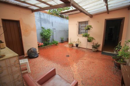 Casa à venda com 150m², 3 quartos e 2 vagas Casa à venda com 150m², 3 quartos e 2 vagasÁrea externa