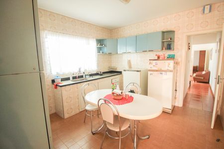 Casa à venda com 150m², 3 quartos e 2 vagas Casa à venda com 150m², 3 quartos e 2 vagasCozinha