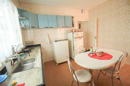 Casa à venda com 150m², 3 quartos e 2 vagas Casa à venda com 150m², 3 quartos e 2 vagasCozinha