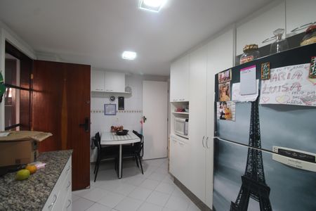 Casa de condomínio à venda com 181m², 3 quartos e 2 vagasCozinha