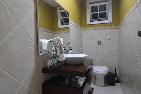Casa de condomínio à venda com 181m², 3 quartos e 2 vagasLavabo