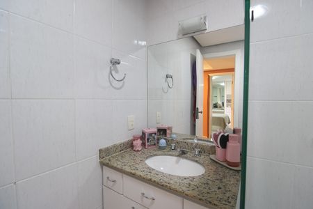 Casa de condomínio à venda com 181m², 3 quartos e 2 vagasBanheiro social