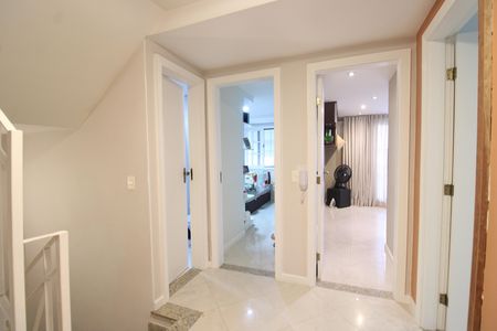 Casa de condomínio à venda com 181m², 3 quartos e 2 vagasCorredor - Hall