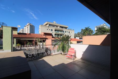 Casa de condomínio à venda com 181m², 3 quartos e 2 vagasTerraço