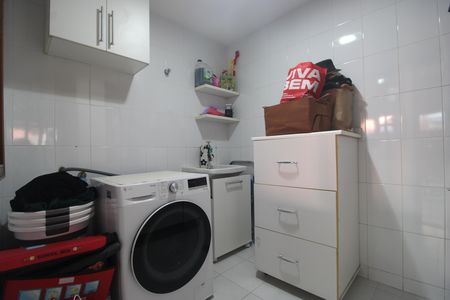 Casa de condomínio à venda com 181m², 3 quartos e 2 vagasÁrea de serviço