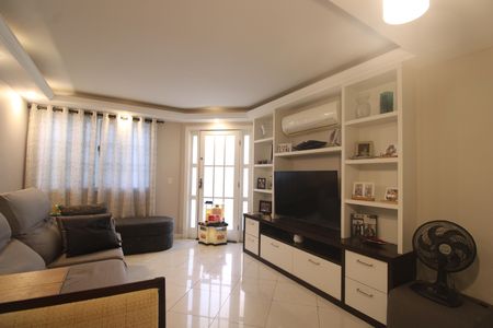 Sala de casa de condomínio à venda com 3 quartos, 181m² em Jacarepaguá, Rio de Janeiro