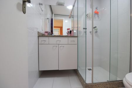 Casa de condomínio à venda com 181m², 3 quartos e 2 vagasBanheiro social