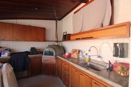 Casa de condomínio à venda com 181m², 3 quartos e 2 vagasTerraço - Forno 