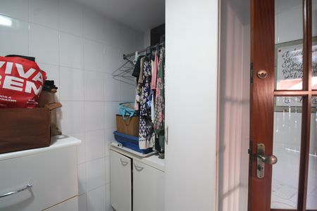 Casa de condomínio à venda com 181m², 3 quartos e 2 vagasÁrea de serviço