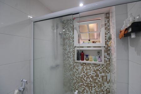 Casa de condomínio à venda com 181m², 3 quartos e 2 vagasBanheiro da suíte