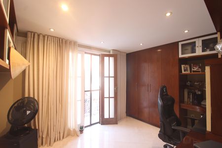 Casa de condomínio à venda com 181m², 3 quartos e 2 vagasQuarto 1