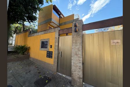 Fachada de casa de condomínio à venda com 3 quartos, 181m² em Jacarepaguá, Rio de Janeiro