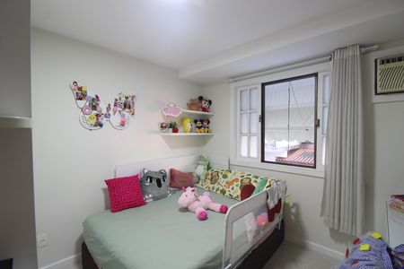 Casa de condomínio à venda com 181m², 3 quartos e 2 vagasQuarto 2
