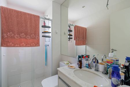 Apartamento à venda com 107m², 2 quartos e 2 vagas Apartamento à venda com 107m², 2 quartos e 2 vagasSuite 01 - Banheiro