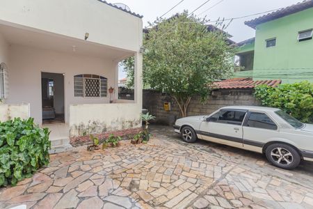 Casa para alugar com 120m², 2 quartos e 1 vaga Casa para alugar com 120m², 2 quartos e 1 vagaEntrada/Garagem