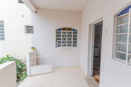 Casa para alugar com 120m², 2 quartos e 1 vaga Casa para alugar com 120m², 2 quartos e 1 vagaEntrada/Garagem