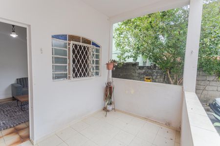 Casa para alugar com 120m², 2 quartos e 1 vaga Casa para alugar com 120m², 2 quartos e 1 vagaEntrada/Garagem