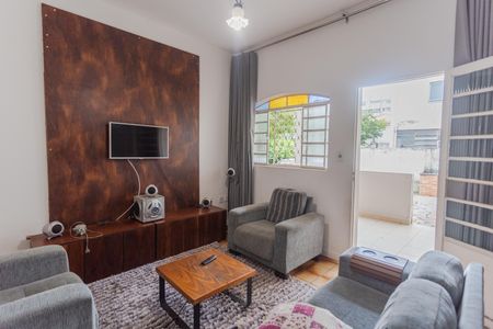 Sala de casa para alugar com 2 quartos, 120m² em Santa Tereza, Belo Horizonte
