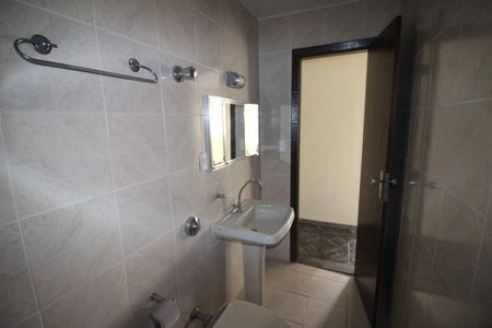 Casa para alugar com 300m², 5 quartos e 2 vagasBanheiro 1