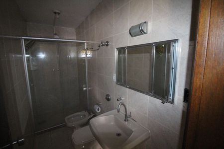 Casa para alugar com 300m², 5 quartos e 2 vagasBanheiro 1