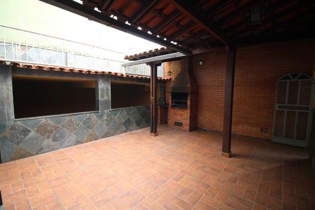 Casa para alugar com 300m², 5 quartos e 2 vagasQuintal