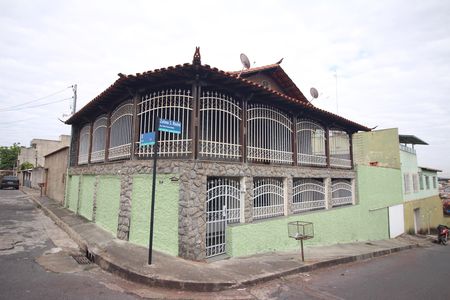 Casa para alugar com 300m², 5 quartos e 2 vagasFachada