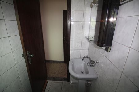 Casa para alugar com 300m², 5 quartos e 2 vagasBanheiro 2