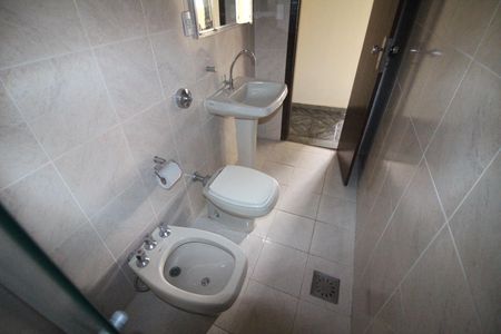 Casa para alugar com 300m², 5 quartos e 2 vagasBanheiro 1