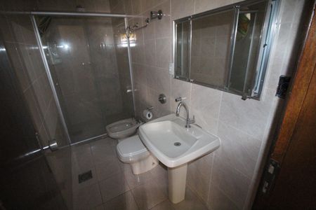Casa para alugar com 300m², 5 quartos e 2 vagasBanheiro 1