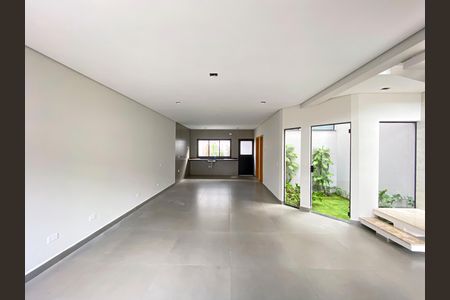 Casa à venda com 133m², 3 quartos e 2 vagas Casa à venda com 133m², 3 quartos e 2 vagasSala / Cozinha