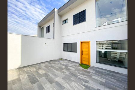 Casa à venda com 133m², 3 quartos e 2 vagas Casa à venda com 133m², 3 quartos e 2 vagasGaragem