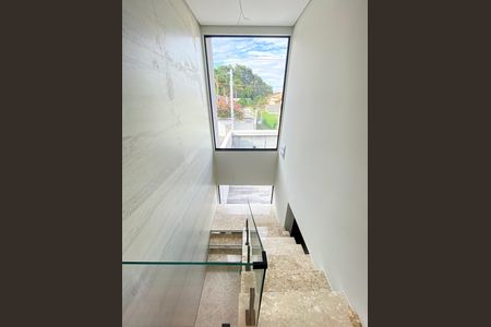 Casa à venda com 133m², 3 quartos e 2 vagas Casa à venda com 133m², 3 quartos e 2 vagasCorredor - Quartos