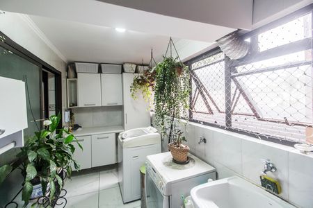 Apartamento à venda com 168m², 3 quartos e 2 vagas Apartamento à venda com 168m², 3 quartos e 2 vagasÁrea de Serviço