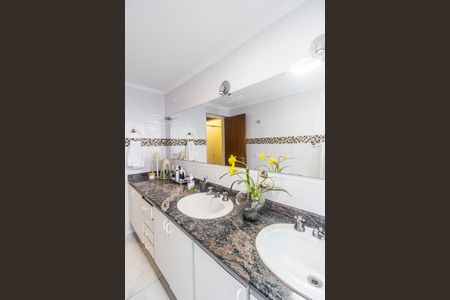 Apartamento à venda com 168m², 3 quartos e 2 vagas Apartamento à venda com 168m², 3 quartos e 2 vagasBanheiro 2