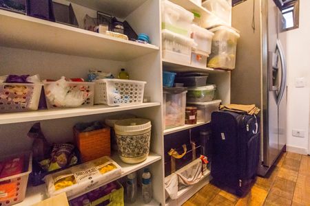 Despensa de apartamento para alugar com 3 quartos, 168m² em Alphaville, Barueri