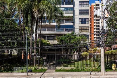 Apartamento à venda com 168m², 3 quartos e 2 vagas Apartamento à venda com 168m², 3 quartos e 2 vagasVista da Rua