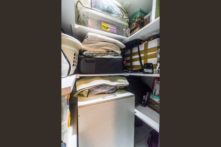 Apartamento à venda com 168m², 3 quartos e 2 vagas Apartamento à venda com 168m², 3 quartos e 2 vagasDespensa
