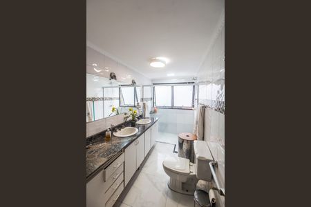 Apartamento à venda com 168m², 3 quartos e 2 vagas Apartamento à venda com 168m², 3 quartos e 2 vagasBanheiro 2