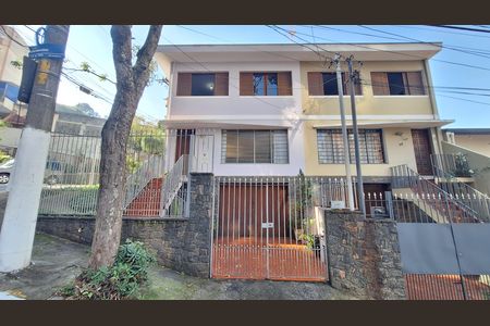 Casa à venda com 165m², 3 quartos e 3 vagas Casa à venda com 165m², 3 quartos e 3 vagasFachada