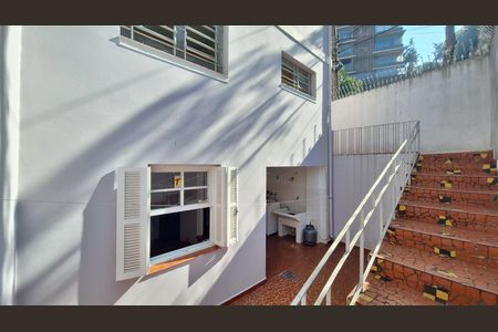 Casa à venda com 165m², 3 quartos e 3 vagas Casa à venda com 165m², 3 quartos e 3 vagasQuintal