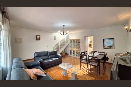 Casa à venda com 165m², 3 quartos e 3 vagas Casa à venda com 165m², 3 quartos e 3 vagasSala