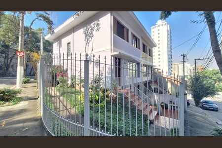 Casa à venda com 165m², 3 quartos e 3 vagas Casa à venda com 165m², 3 quartos e 3 vagasFachada