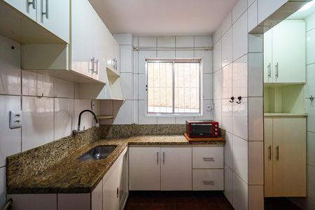 Casa à venda com 110m², 4 quartos e 1 vaga
