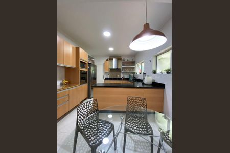 Casa de condomínio à venda com 320m², 5 quartos e 5 vagasCozinha
