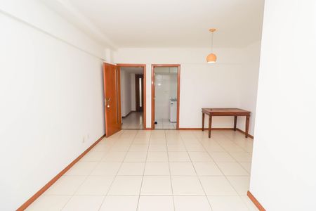 Sala de apartamento para alugar com 4 quartos, 98m² em Jardim Armação, Salvador