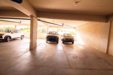 Área Comum- Vagas de Garagem em linha coberta de apartamento para alugar com 2 quartos, 62m² em Palmeiras, Belo Horizonte