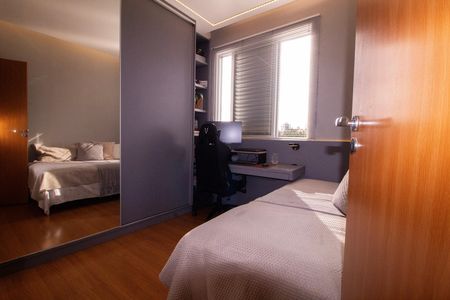 Quarto 01 - Escritório  de apartamento para alugar com 2 quartos, 62m² em Palmeiras, Belo Horizonte