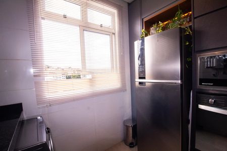 Cozinha e Área de Serviço de apartamento para alugar com 2 quartos, 62m² em Palmeiras, Belo Horizonte